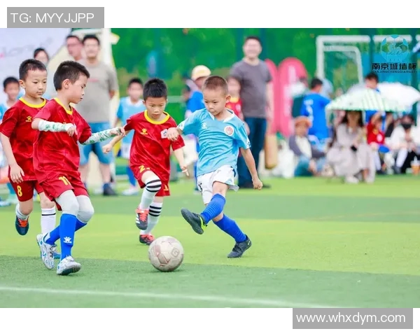 外国足球巨星齐聚三亚展开精彩热身赛 见证足球魅力与热情碰撞 外国足球巨星齐聚三亚展开精彩热身赛 见证足球魅力与热情碰撞